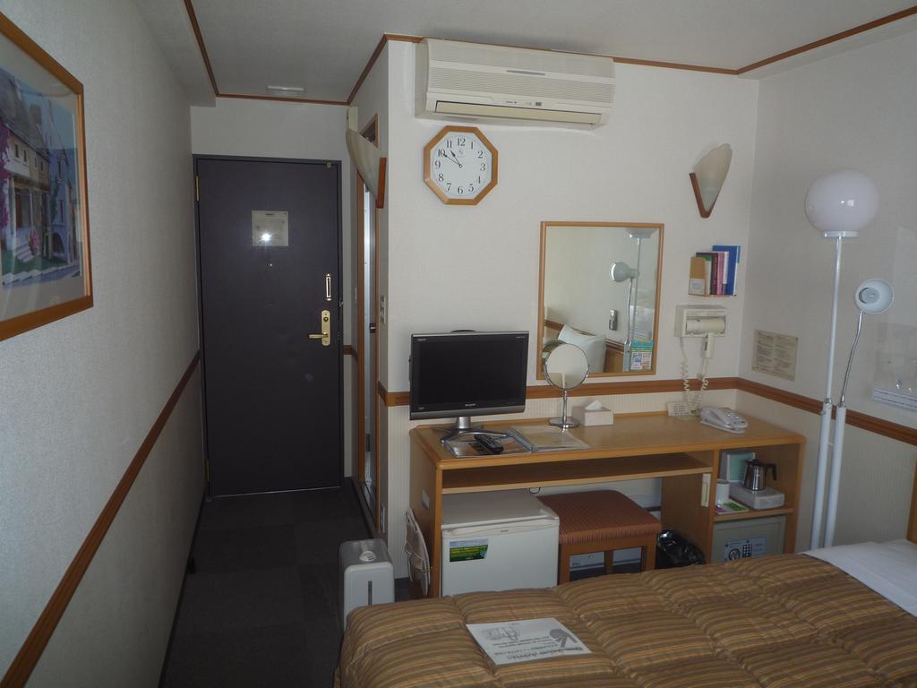 Toyoko Inn Hiroshima Heiwa-Odori Экстерьер фото
